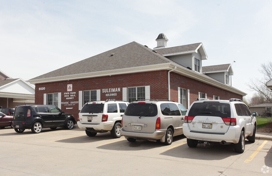 6030 Village Dr, Lincoln, NE à louer - Photo du bâtiment - Image 2 de 2