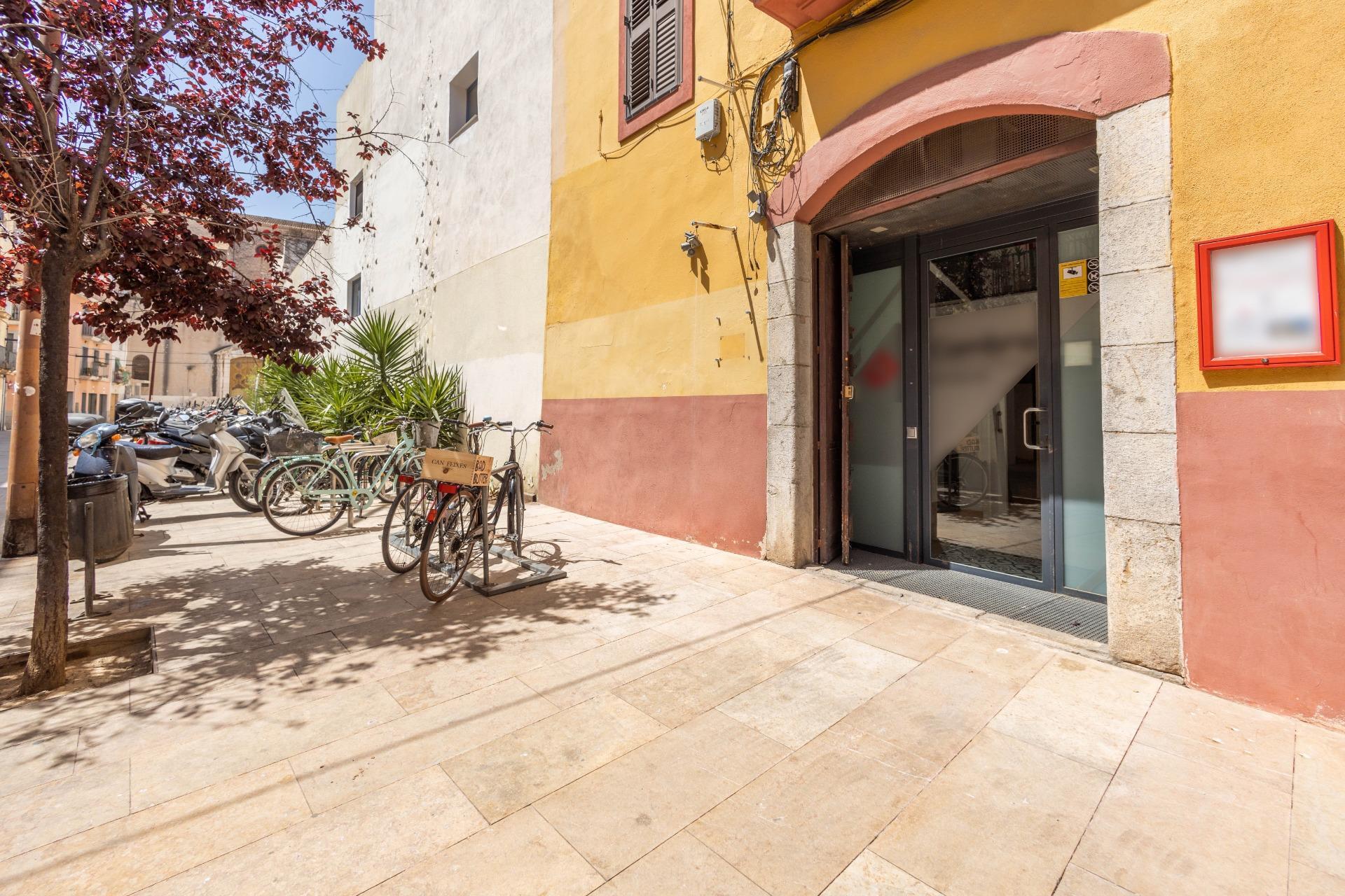 Bureau/Commerce de détail dans Vilanova i la Geltrú, Barcelona à louer Photo intérieure- Image 1 de 3