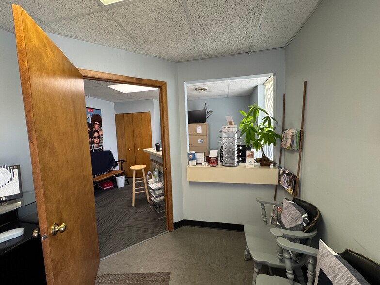 34 N Island Ave, Batavia, IL à louer - Photo du bâtiment - Image 3 de 15
