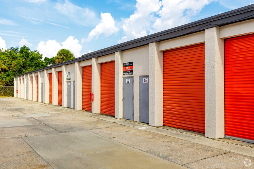 641 Clearlake Rd, Cocoa, FL for lease - Building Photo - Image 3 of 11