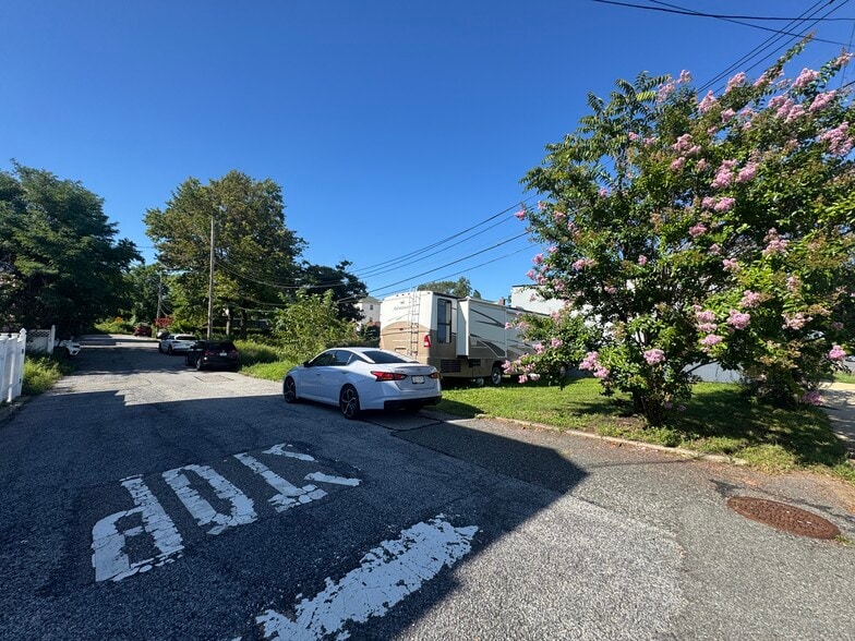 8 Iroquois St, Staten Island, NY for sale - Building Photo - Image 3 of 4