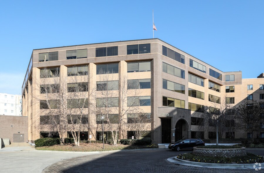 2115 Wisconsin Ave NW, Washington, DC for lease - Building Photo - Image 2 of 6