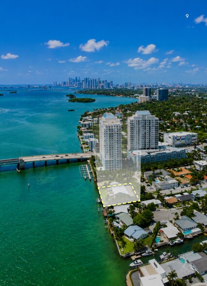 8041 NE Bayshore Ct, Miami, FL à vendre - Photo du bâtiment - Image 2 de 12