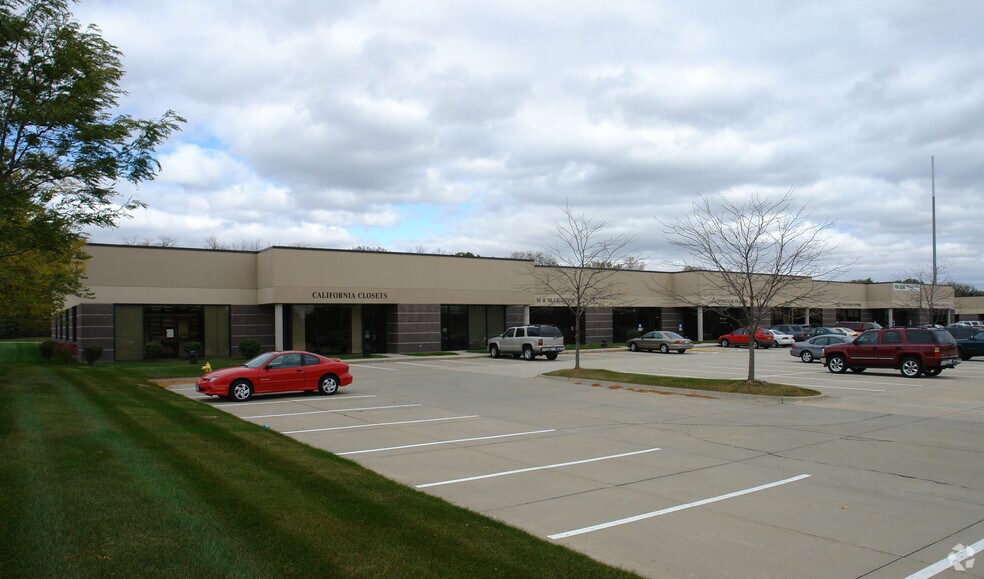 8191 Birchwood Ct, Johnston, IA à vendre - Photo du bâtiment - Image 3 de 30