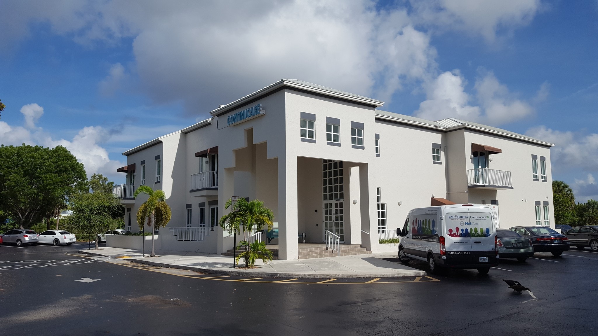 7101 W McNab Rd, Tamarac, FL à louer Photo du bâtiment- Image 1 de 3