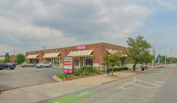 3151-3177 E Jefferson Ave, Detroit, MI à louer - Photo du bâtiment - Image 2 de 4