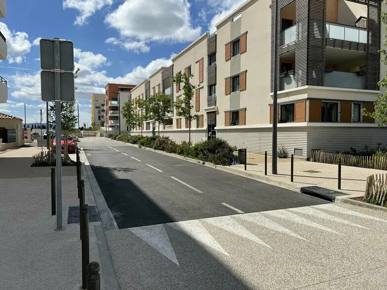 Retail in Aix-en-Provence for sale - Building Photo - Image 2 of 3