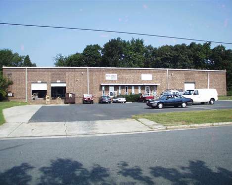 515-517 Enterprise Dr, Charlotte, NC à louer - Photo du bâtiment - Image 3 de 7