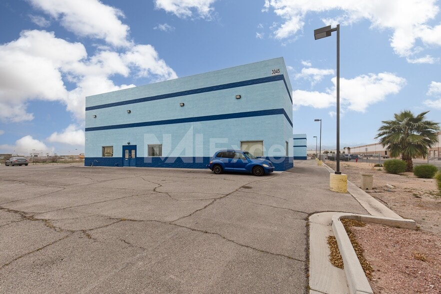 3045 N Lamb Blvd, Las Vegas, NV à vendre - Photo du bâtiment - Image 2 de 17