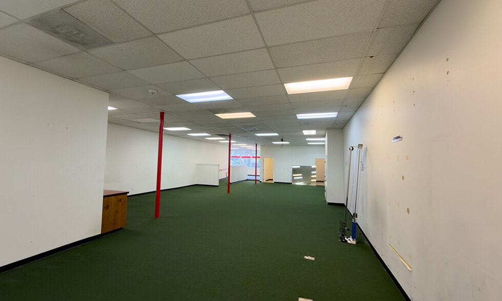 10601-10607 NE 68th St, Kirkland, WA for lease - Building Photo - Image 3 of 7
