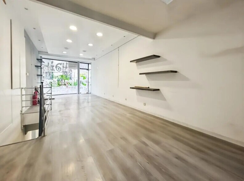 Retail in Paris for lease - Building Photo - Image 1 of 5