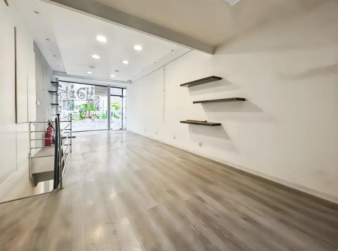 Retail in Paris for lease Building Photo- Image 1 of 6