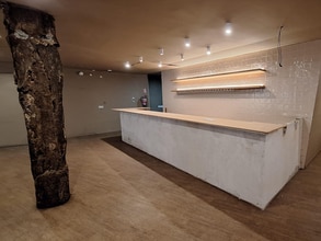Retail in Madrid, Madrid for lease Interior Photo- Image 2 of 14