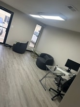 5214 Burleson Rd, Austin, TX à louer Photo intérieure- Image 1 de 5