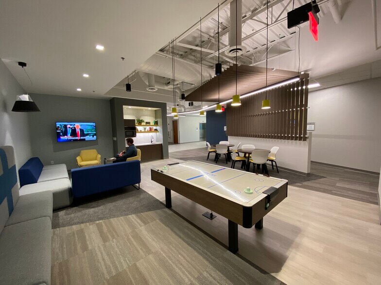 1320 City Center Dr, Carmel, IN à louer - Photo intérieure - Image 3 de 11