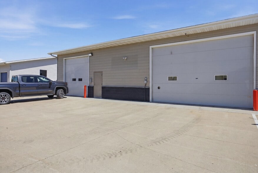 2942 S Fiechtnet Dr, Fargo, ND for sale - Building Photo - Image 2 of 16
