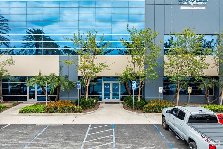 5400 Shea Center Dr, Ontario, CA for lease - Building Photo - Image 2 of 8