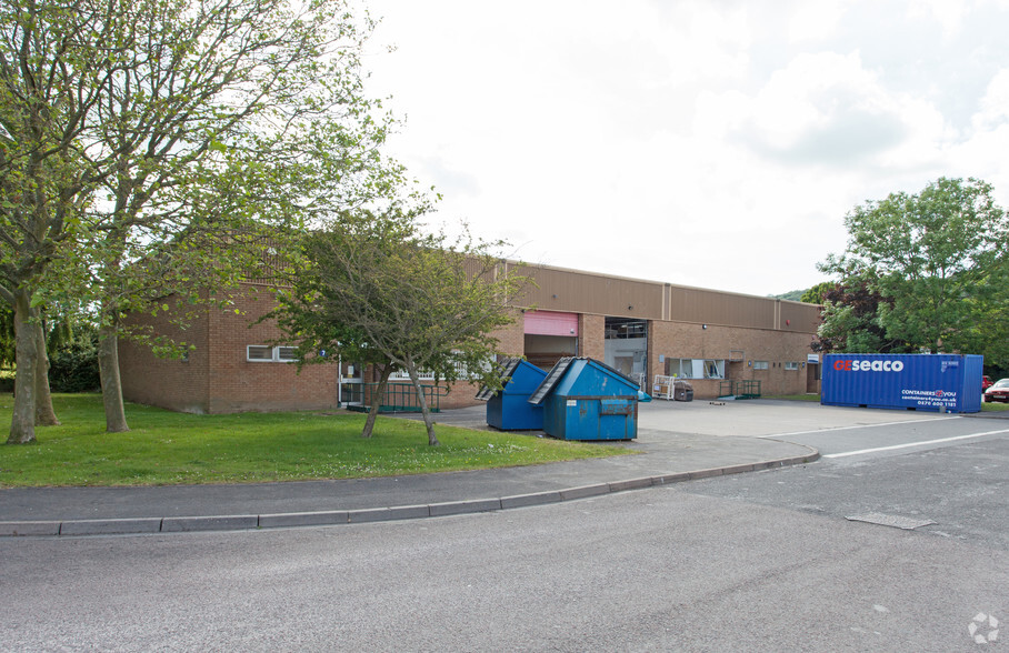 Lynx Cres, Weston Super Mare for lease - Primary Photo - Image 1 of 2