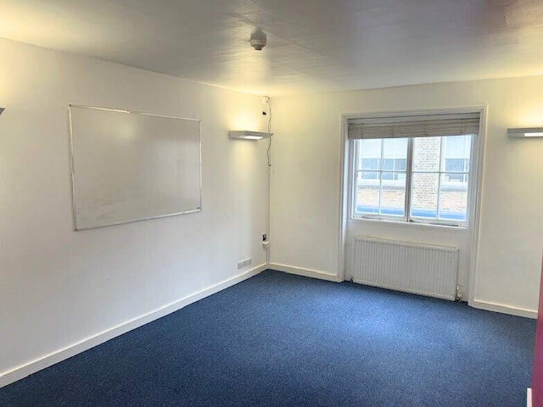 9 Sherlock Mews, London for lease - Interior Photo - Image 3 of 9