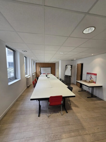 Office in Paris for sale - Building Photo - Image 1 of 9