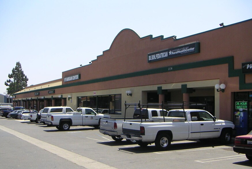 250-254 W Harvard Blvd, Santa Paula, CA à louer - Photo du bâtiment - Image 3 de 5