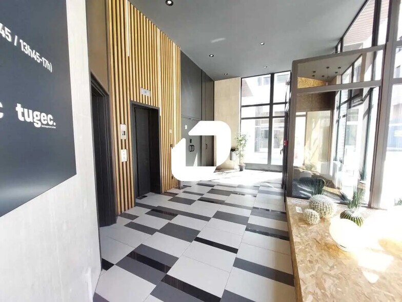 17 Rue Joël Le Theule, Montigny-le-Bretonneux à louer - Photo du bâtiment - Image 3 de 14