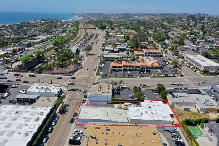 118 S Cedros Ave, Solana Beach, CA à vendre - Photo du bâtiment - Image 2 de 32