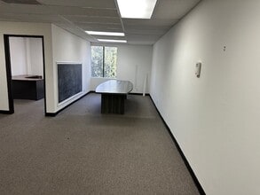 187 E Wilbur Rd, Thousand Oaks, CA for lease Interior Photo- Image 2 of 3