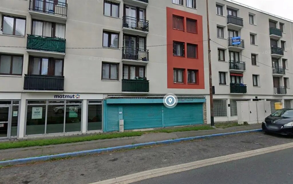 Retail in Franconville for lease Building Photo- Image 1 of 5