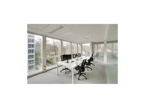 Office in Neuilly-sur-Seine for lease Interior Photo- Image 1 of 1