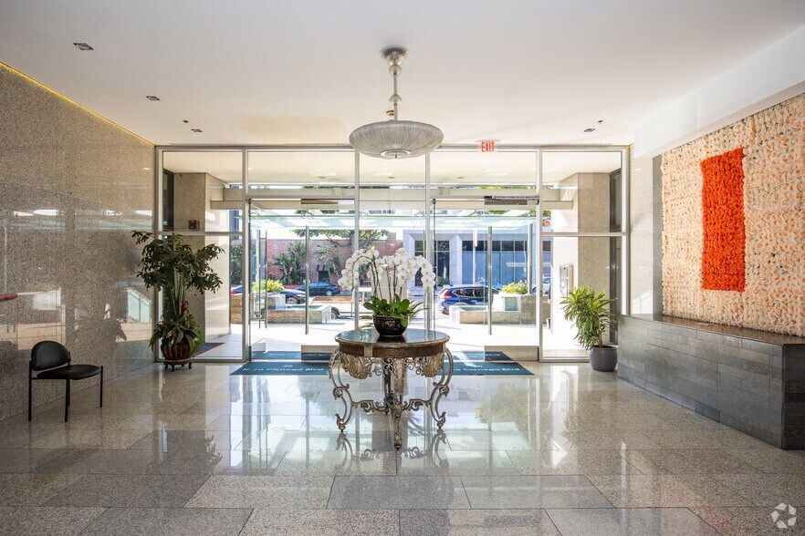 50 N La Cienega Blvd, Beverly Hills, CA à louer - Hall d’entrée - Image 3 de 63