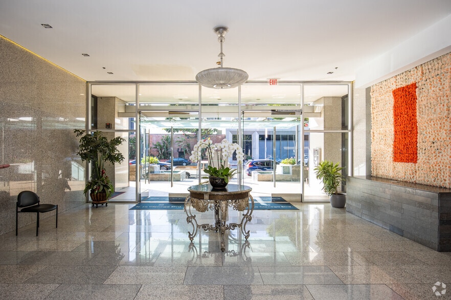 50 N La Cienega Blvd, Beverly Hills, CA for lease - Lobby - Image 3 of 63