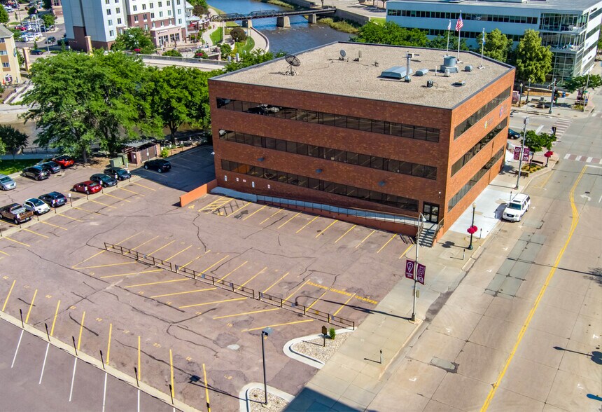 200 N Phillips Ave, Sioux Falls, SD à louer - Photo du bâtiment - Image 3 de 4