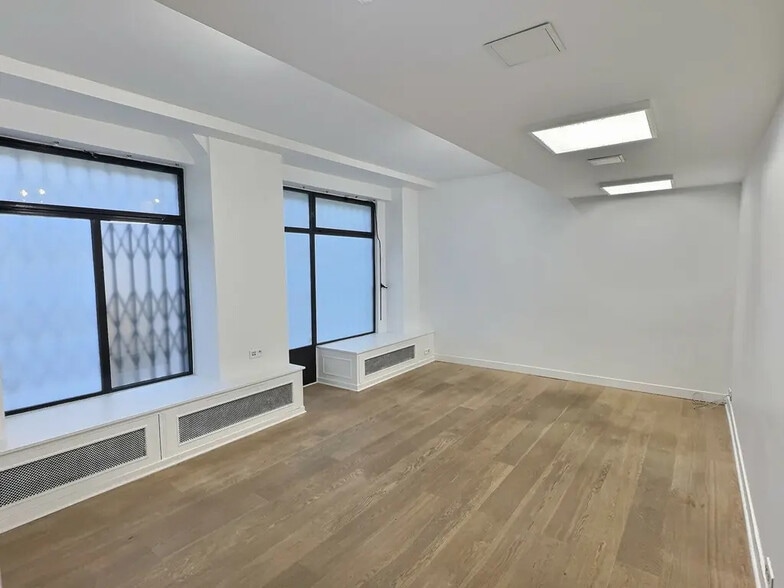 Office in Paris for lease - Interior Photo - Image 2 of 10