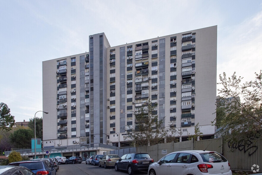 Calle del Camino de los Vinateros, 15, Madrid, Madrid à vendre - Photo du bâtiment - Image 3 de 4