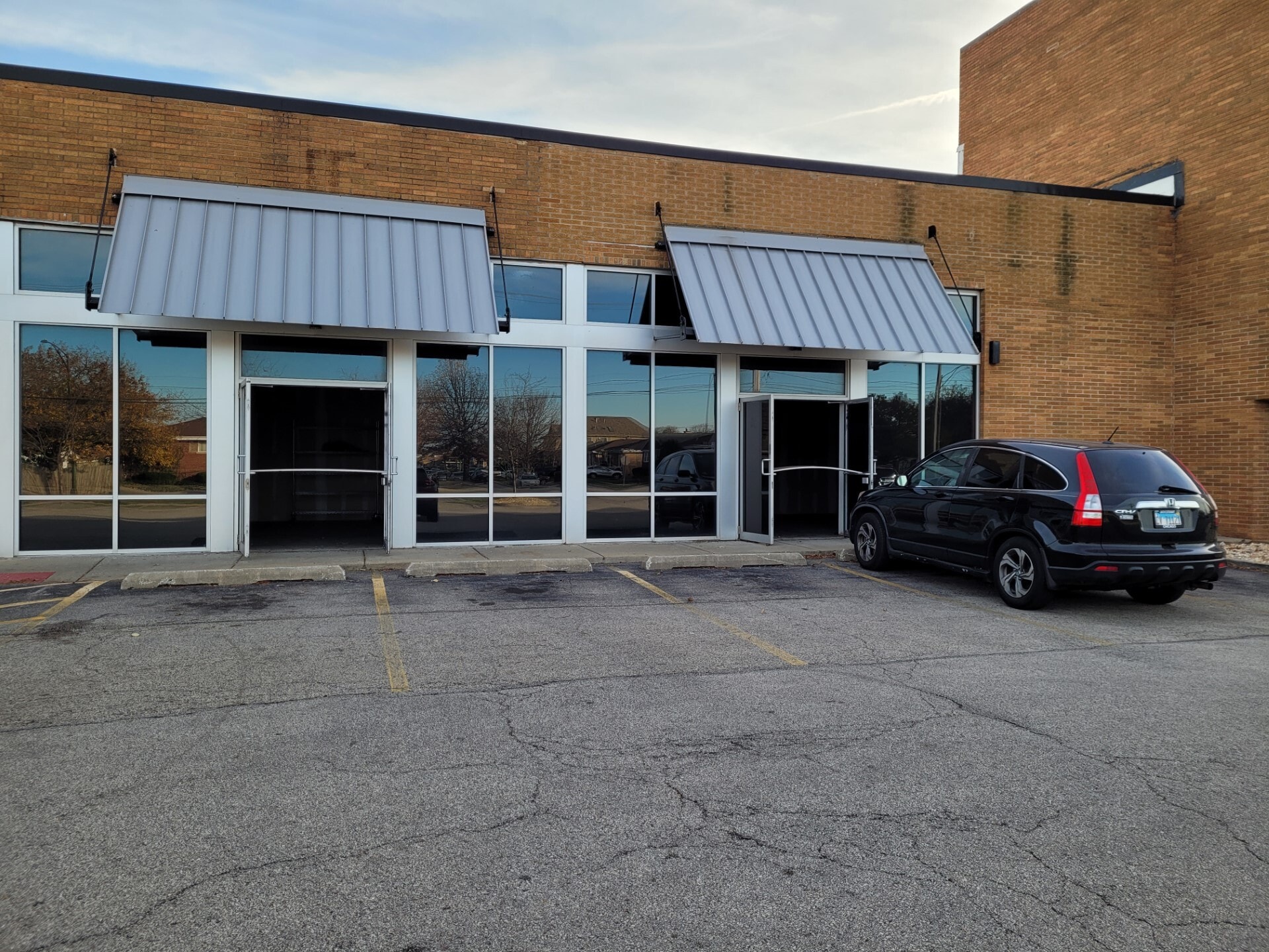 7125 W Gunnison St, Harwood Heights, IL for lease Building Photo- Image 1 of 12