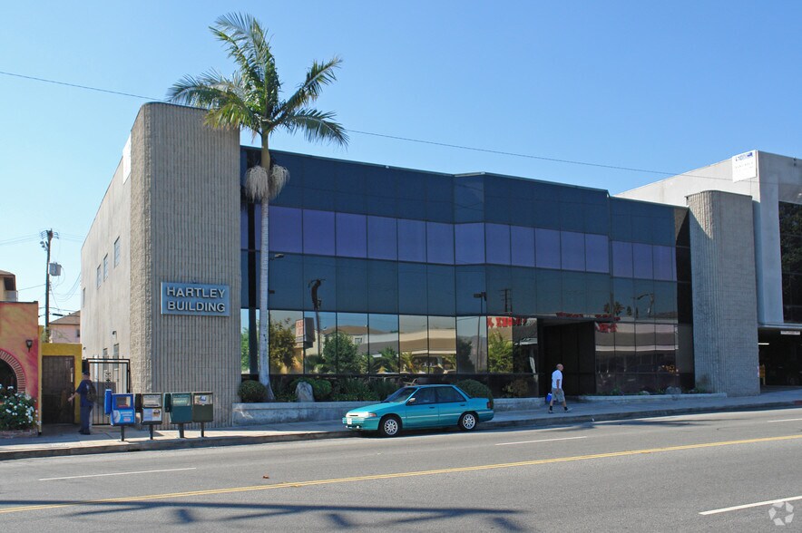 209 E Alameda Ave, Burbank, CA à louer - Photo du bâtiment - Image 3 de 5