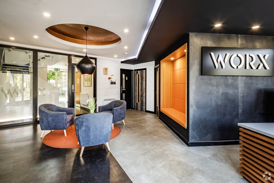 170 Elland Rd, Leeds for lease - Lobby - Image 3 of 22