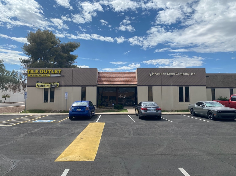 3549 E Broadway Rd, Phoenix, AZ for lease - Building Photo - Image 3 of 9