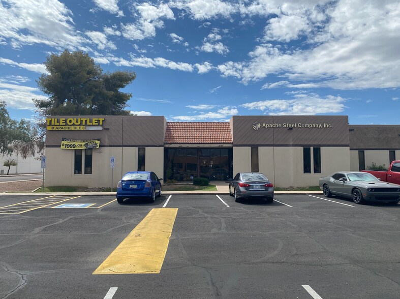 3549 E Broadway Rd, Phoenix, AZ à louer - Photo du bâtiment - Image 3 de 9