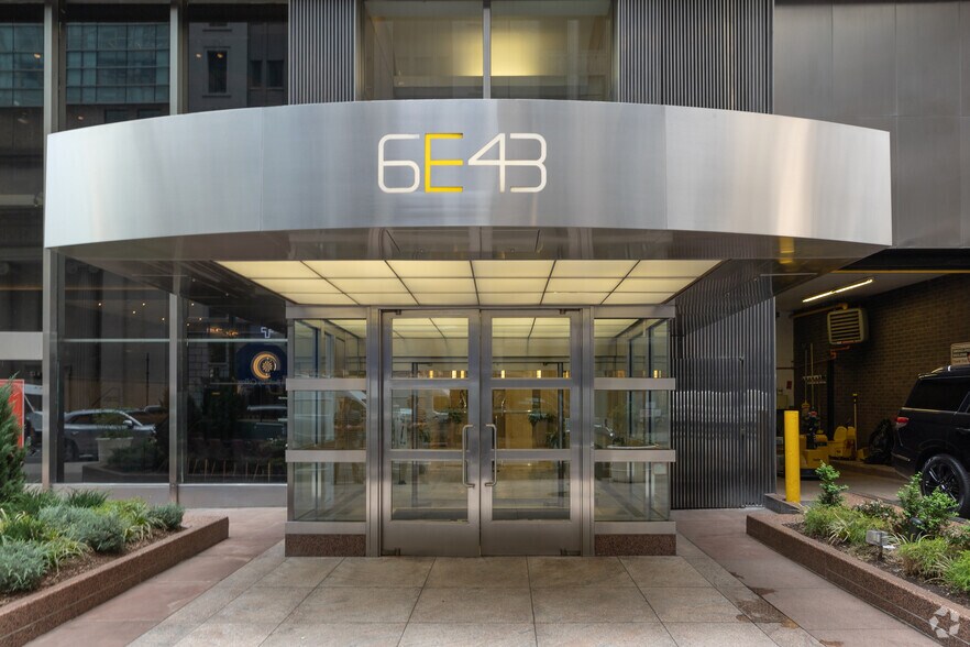 6 E 43rd St, New York, NY à louer - Photo du bâtiment - Image 3 de 5