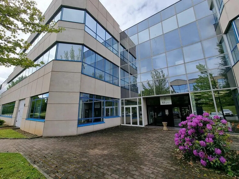 Office in Les Ulis for lease - Building Photo - Image 2 of 7