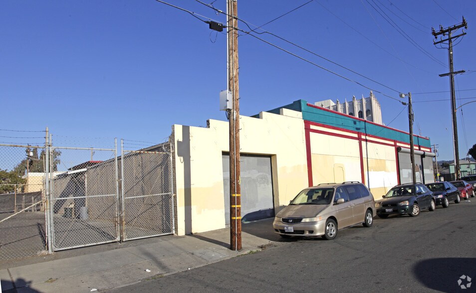 3031 International Blvd, Oakland, CA à louer - Photo du bâtiment - Image 3 de 3