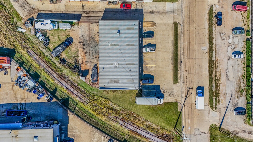 8160 Moberly Ln, Dallas, TX à louer - Photo du bâtiment - Image 3 de 21