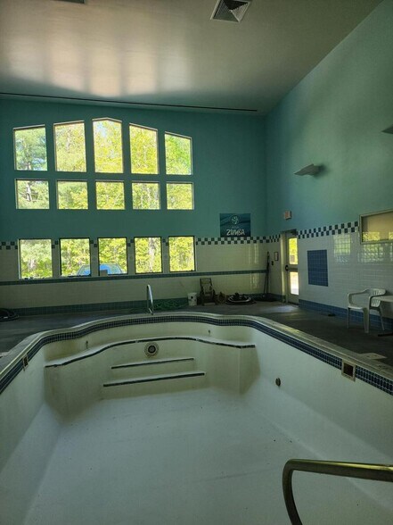 899 Central St, Millinocket, ME à vendre - Photo du bâtiment - Image 3 de 17