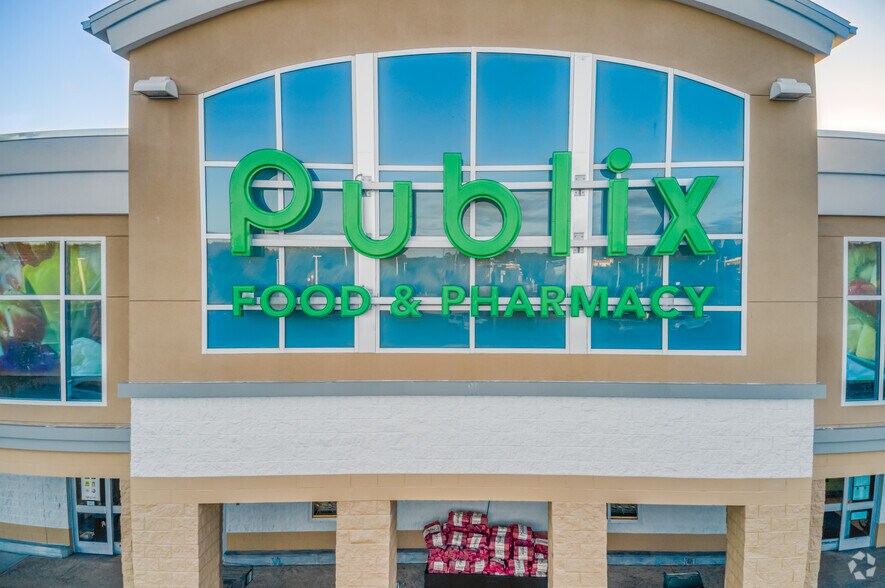 Bayshore Rd, North Fort Myers, FL à louer - Photo du bâtiment - Image 3 de 11