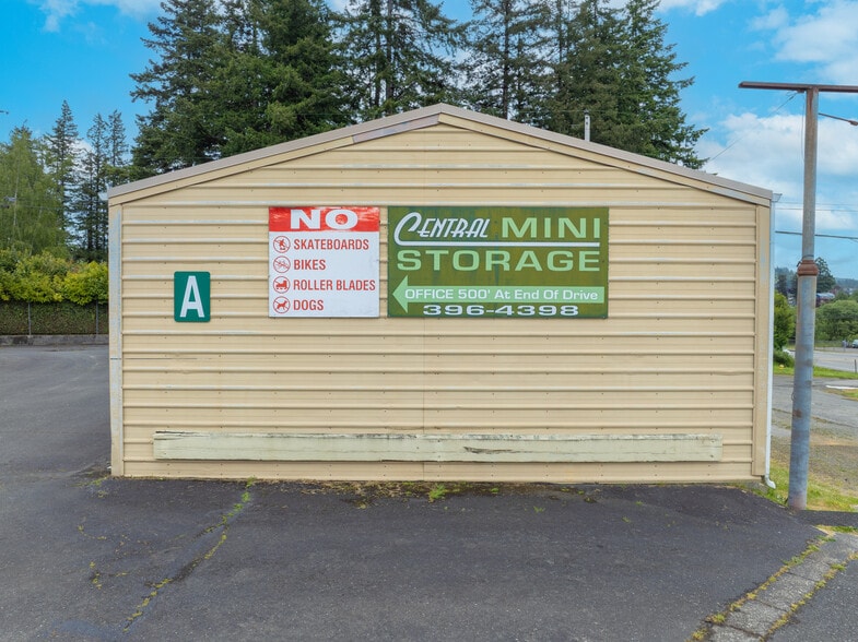 498 W Central Blvd, Coquille, OR à vendre - Photo du bâtiment - Image 3 de 39