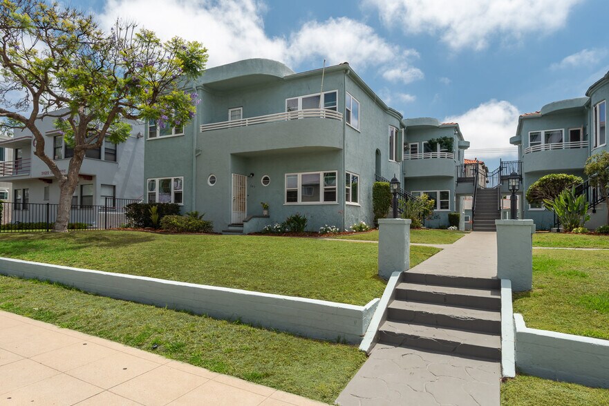 349-363 D Ave, Coronado, CA à vendre - Photo du bâtiment - Image 2 de 25