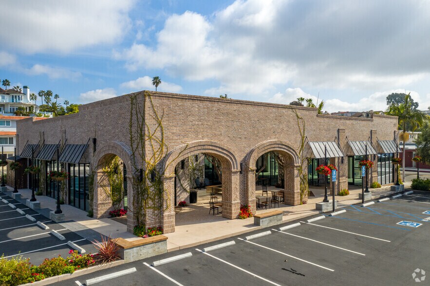 149 Riverside Ave, Newport Beach, CA à louer - Photo du bâtiment - Image 2 de 22