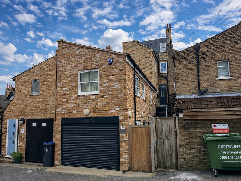 15 Queens Rd, Buckhurst Hill à vendre - Photo du bâtiment - Image 2 de 23